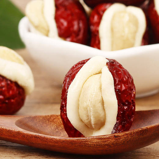 平价优选：新疆河北发货腰果奶枣+巴旦木奶枣， 半斤*2 商品图3