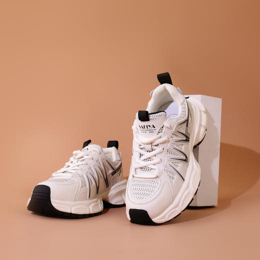 Safiya/索菲娅2023秋季新品 潮流街头透气轻便减震厚底运动老爹鞋 SF33112447 商品图1