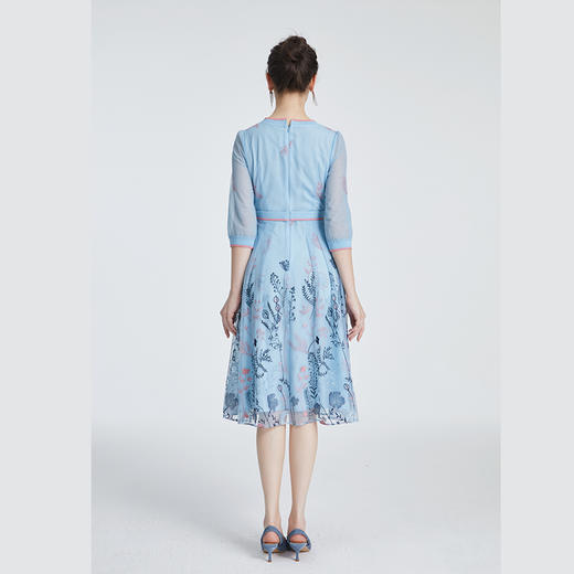 司歌刺绣圆领网纱中袖连衣裙A881230 商品图3