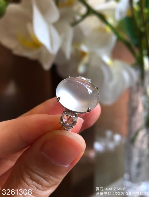 3261308，玻璃蛋面戒指。具体价格微信咨询 商品图2