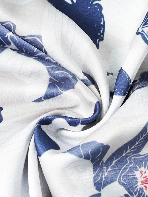 随性家居服套装 舒适仿真丝易打理 丝滑手感 亲肤透气 单排扣印花裤子两件套2699 商品图3