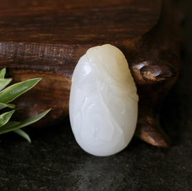 和田玉（糖白玉-无结构 ）挂件--花开富贵13.39g