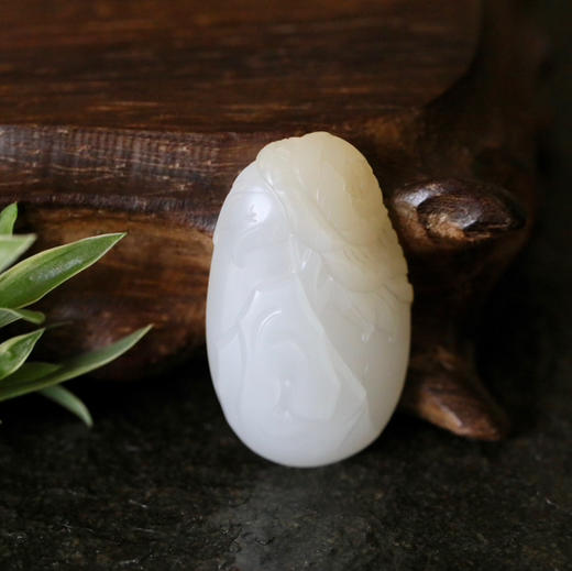 和田玉（糖白玉-无结构 ）挂件--花开富贵13.39g 商品图0