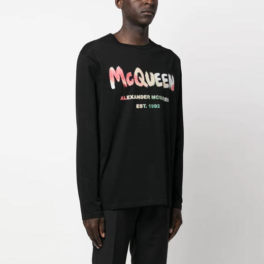 ALEXANDER MCQUEEN 亚历山大.麦昆 男士字母徽标印花圆领长袖T恤 黑色 750668 QVZ15 0901 商品图1