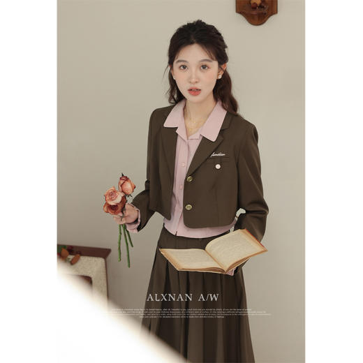 鹿向南《浪漫笔记》小众设计感时尚套装短外套+半身裙 商品图1