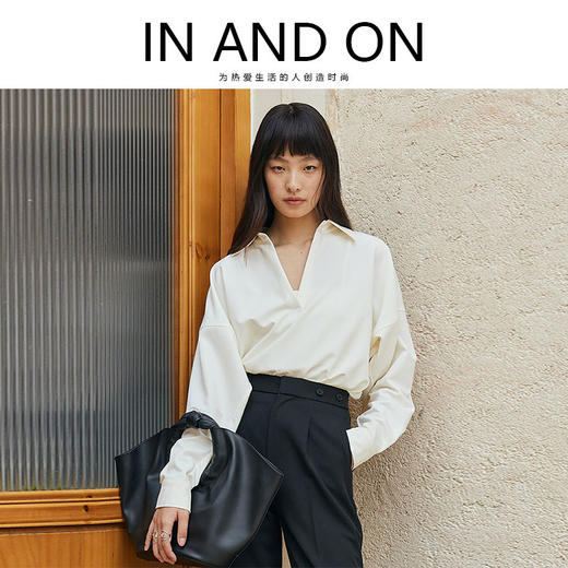 IN AND ON女士V领衬衫2023秋季新款宽松蝙蝠袖衬衣设计感上衣53611 商品图0