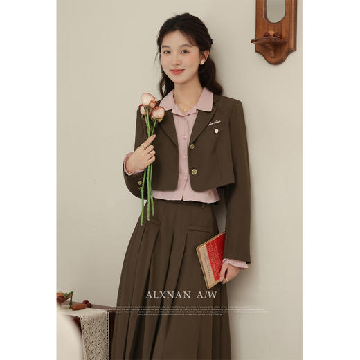 鹿向南《浪漫笔记》小众设计感时尚套装短外套+半身裙 商品图0