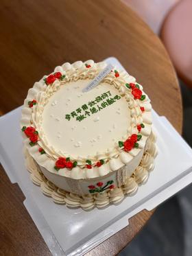 复古手绘奶油裱花蛋糕