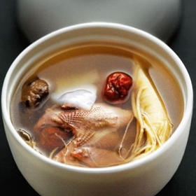 花旗参鹧鸪（隔水蒸炖）