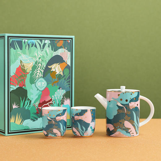 【成艺直身茶壶套装】高定工艺茶壶➕茶杯一整套！1300°C凝烧高岭土，瓷质温润有光泽 立体釉上烤花，图案栩栩如生，清晰可触 壶嘴短直，出水顺滑畅快不易漏 壶把握感舒适，多处描金细节低调奢华四种款式可选 商品图6