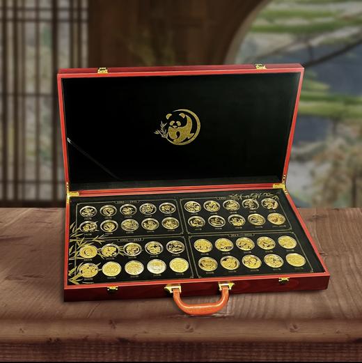 1982-2022熊猫金币纪念章40枚珍藏套装（带礼盒证书） 商品图1