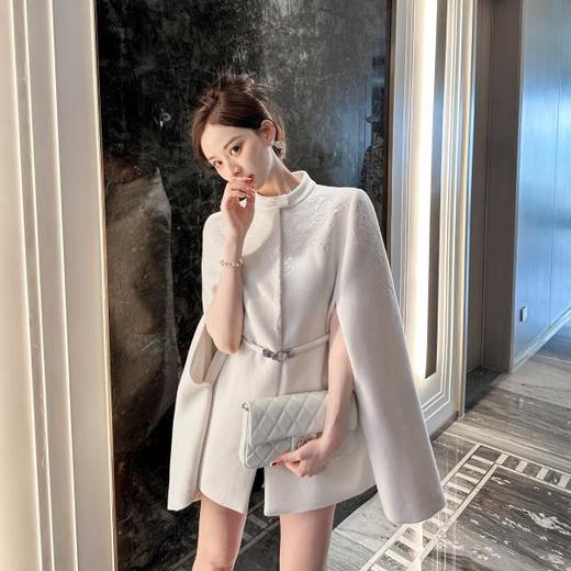 BeQueenStory【白雪踏歌】复古宫廷风名媛羊毛手工钉珠斗篷毛呢外套 商品图3