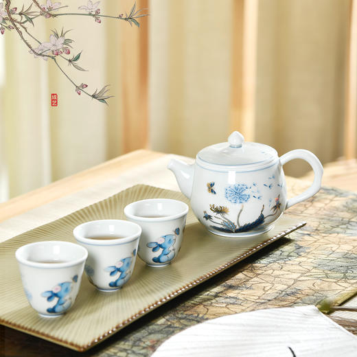【成艺直身茶壶套装】高定工艺茶壶➕茶杯一整套！1300°C凝烧高岭土，瓷质温润有光泽 立体釉上烤花，图案栩栩如生，清晰可触 壶嘴短直，出水顺滑畅快不易漏 壶把握感舒适，多处描金细节低调奢华四种款式可选 商品图10