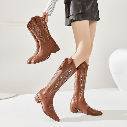 西遇西部牛仔靴子女新款秋季马丁靴美式复古刺绣棕色长筒靴D0034051/D0034052 商品图0