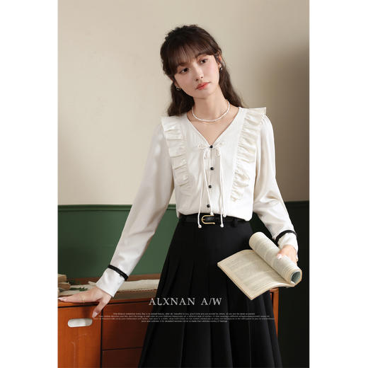 鹿向南《松烟入墨》新中式衬衫女2023新款复古长袖荷叶边上衣女 商品图0