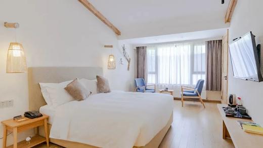 【峨眉山·乐领拈花溪】358元享住宿套餐，588元享住宿+溪岸汤锅套餐，自在雅居、两大一小自助早餐... 商品图1