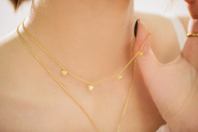 上身能瞬间增添浪漫精致感的款