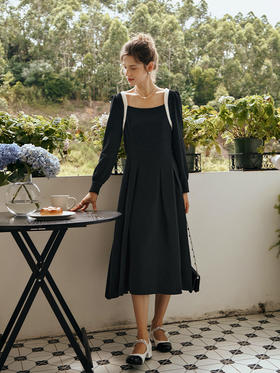 OLrain欧芮儿黑色方领连衣裙女初秋2023新款收腰赫本风华夫格裙子