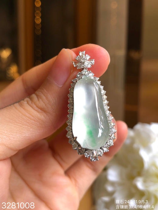 3281008，飘翠白菜吊坠。具体价格微信咨询 商品图3