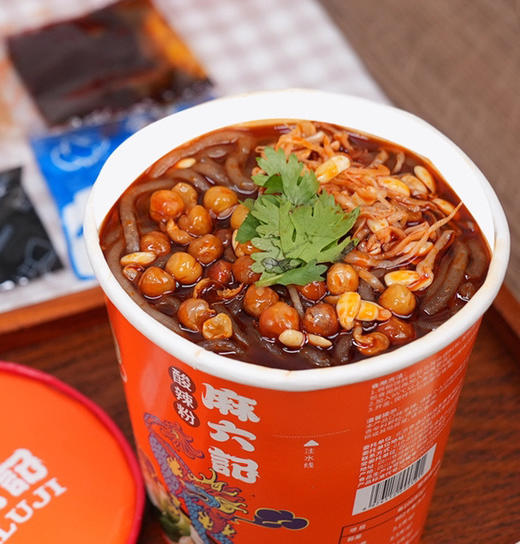 周二配送！麻六记酸辣粉，口感跟店里一模一样，酸辣开胃，麻麻辣辣，粉条Q弹有嚼劲，配料丰富！一组6盒 商品图0