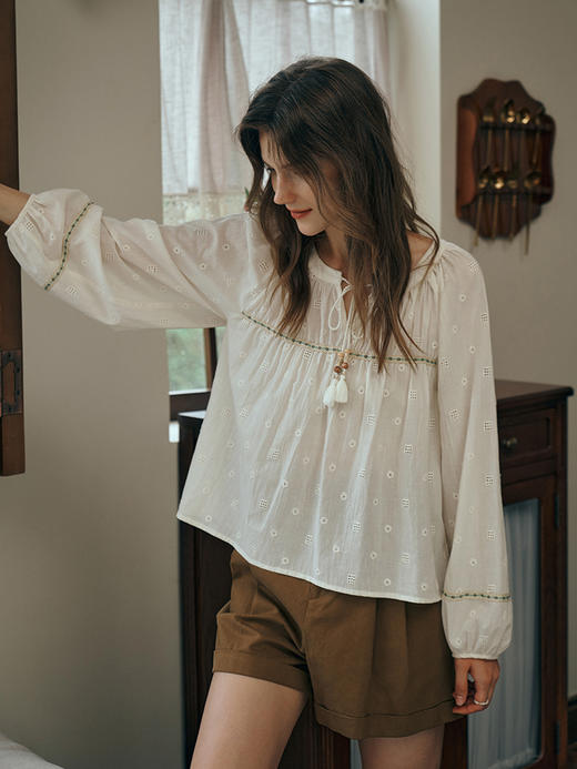 OLrain欧芮儿蕾丝雪纺衫女初秋2023年新款刺绣镂空立体提花娃娃衫 商品图0