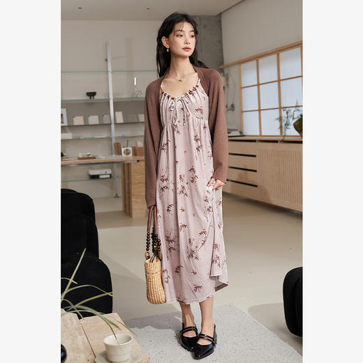 西遇长袖针织连衣裙女秋季新款两件套新中式垂坠感杏色裙子D0032614 商品图1