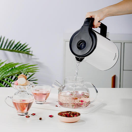 松下1.5L电热水壶 CWK20白色/CWK21黑色 1800W 商品图5