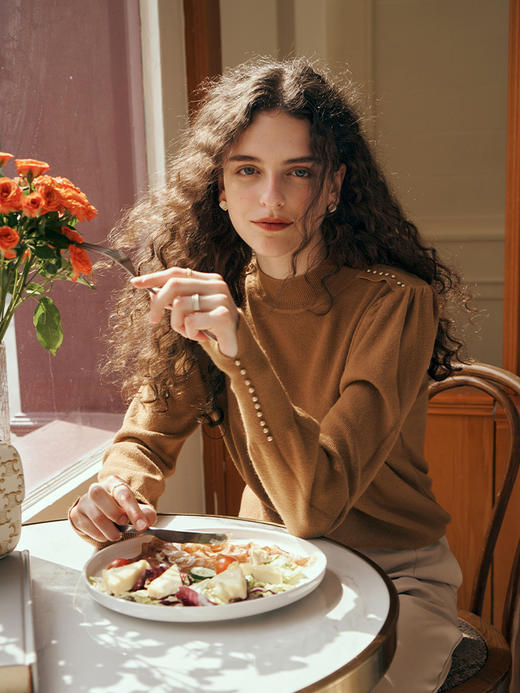 OLrain欧芮儿半高领长袖毛衣女秋季2023新款时尚泡泡袖咖色套头衫 商品图0