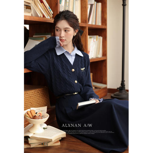 鹿向南「常青藤女孩」假两件藏蓝色长袖毛衣女秋季半身裙时尚套装 商品图3