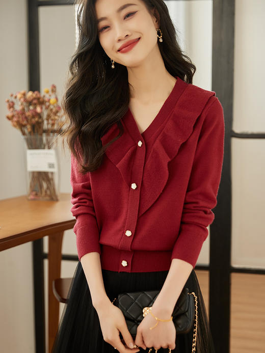 【年终特卖】熙世界法式荷叶边V领针织衫女长袖2025秋季设计感软糯打底衫上衣 商品图7