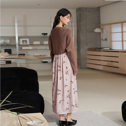 西遇长袖针织连衣裙女秋季新款两件套新中式垂坠感杏色裙子D0032614 商品图4