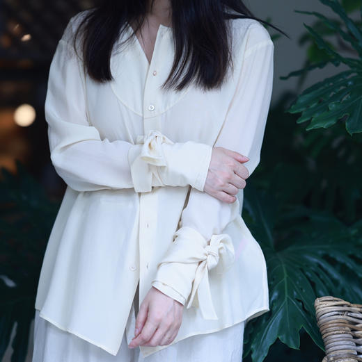 奶油米色真丝圆领衬衫 商品图2