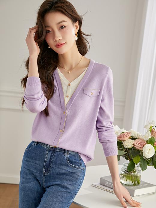 【专属特价】熙世界假两件撞色V领针织衫女长袖软糯毛衣气质上衣2025秋季新款 商品图5