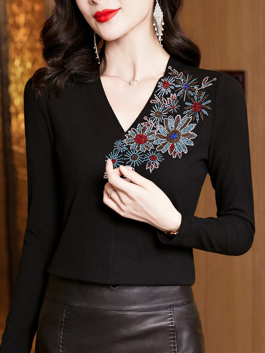 SMZ10075秋装新款V领打底衫女长袖T恤气质修身显瘦花朵烫钻黑色套头上衣潮 商品图1