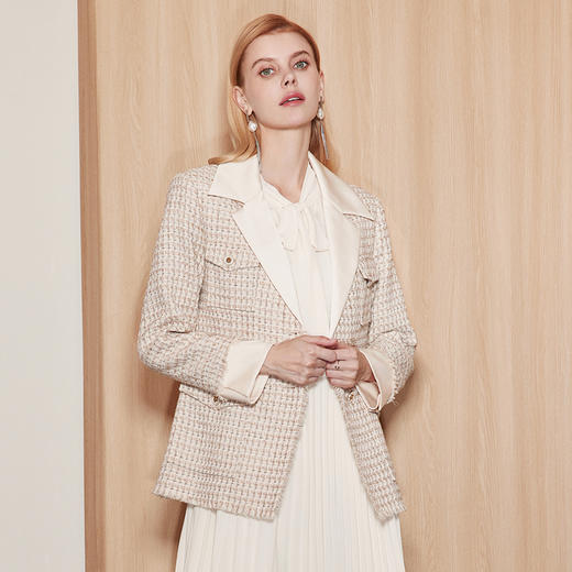 EITIE爱特爱冬季新款粗花呢气质翻领修身显瘦时尚格子外套7203901 商品图4