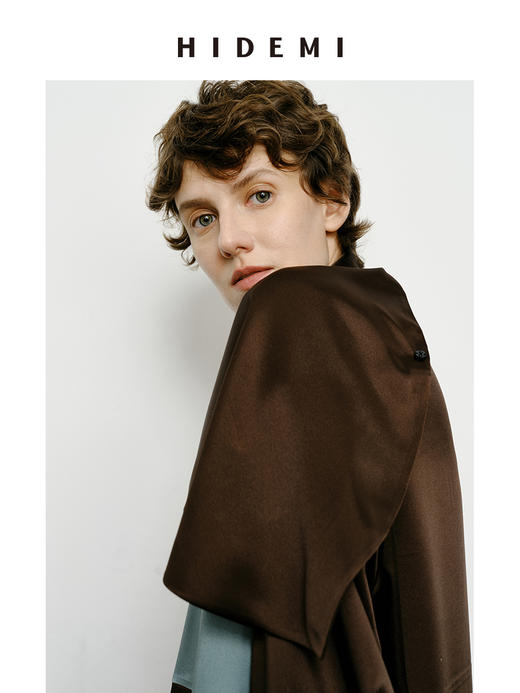 HIDEMI 艺术感缎面拼接撞色可拆卸丝巾衬衫 棕蓝色/绿紫色 商品图3