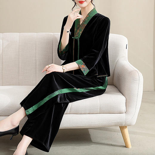 YCE 6968气质优雅长袖套装阔太太金丝绒两件套装 商品图0