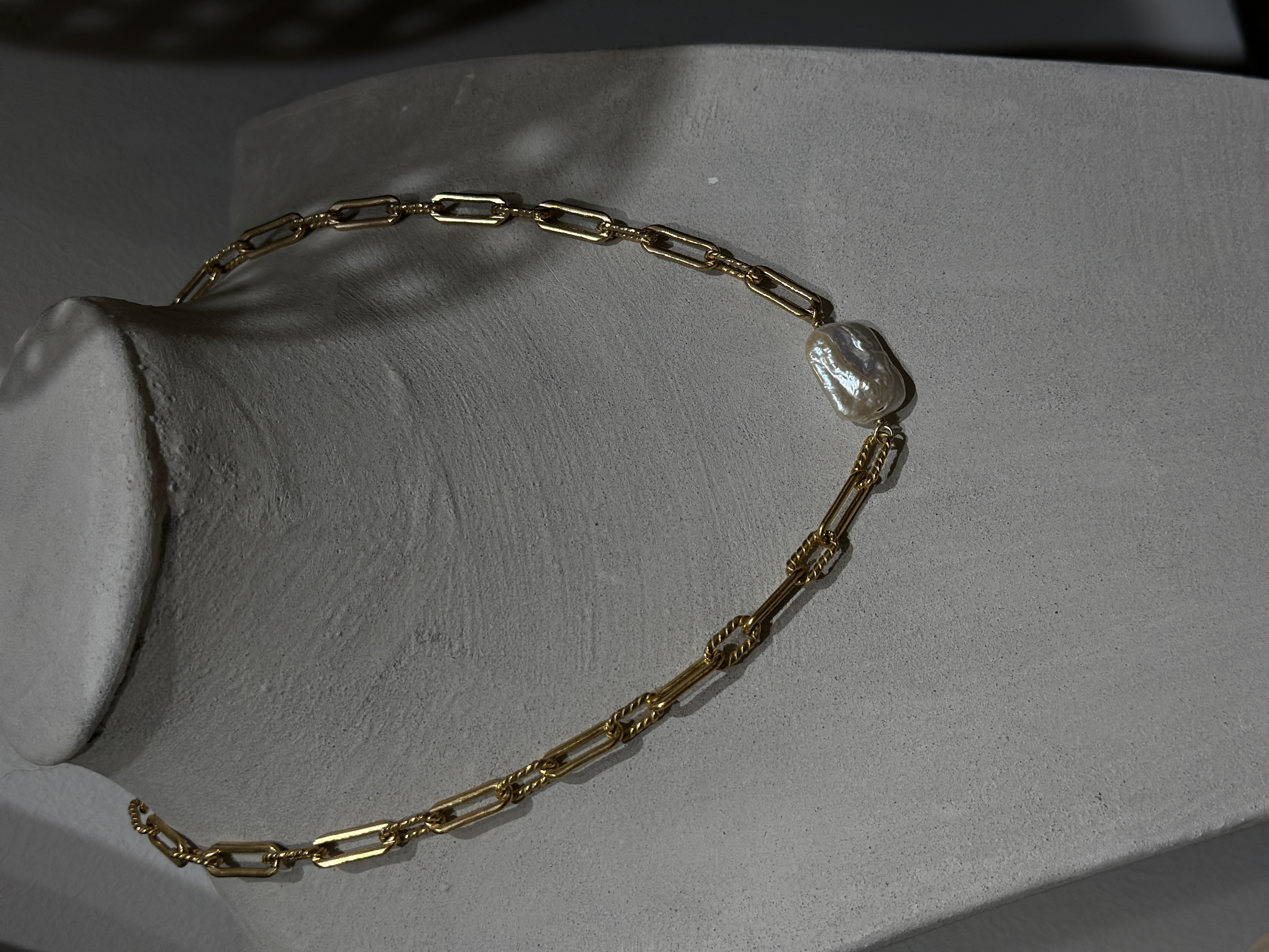 Gisel B. 方糖型巴洛克珍珠颈链