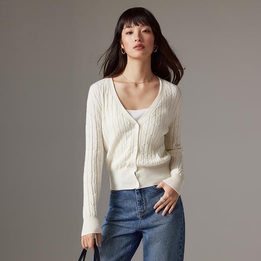 IN AND ON云柔感羊毛羊绒 复古绞花V领针织开衫53639 商品图2