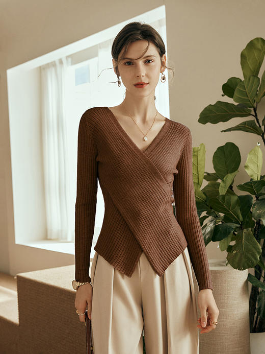 OLrain欧芮儿纯色V领毛衣女秋季2023年新款修身不规则套头针织衫 商品图0