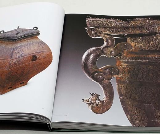 《曾侯乙》，编者：湖北省博物馆，16开，平装，页数暂不详，文物出版社2023年2月一版一印。定价498，售价373.5元。大概一周左右发出。 商品图7