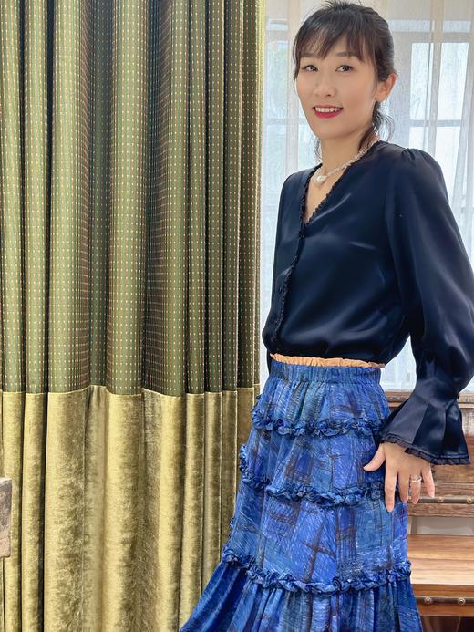 TYNVIE 雪纺木耳边装饰花瓣袖长袖上衣-藏青 商品图4