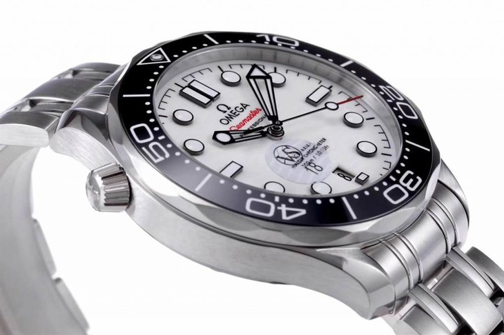 VS厂欧米茄新海马系列「熊猫色」白陶瓷表盘新品