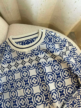 青花瓷圆领衫。 自己备注号码