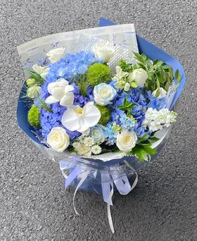 海阔天空（蓝绣球混搭花束）