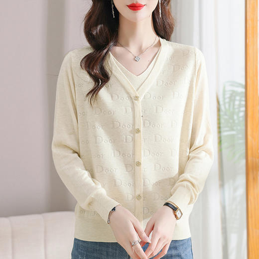 秋装新款，薄款V领假两件宽松年轻妈妈装长袖套头针织女装CC-9222 商品图1