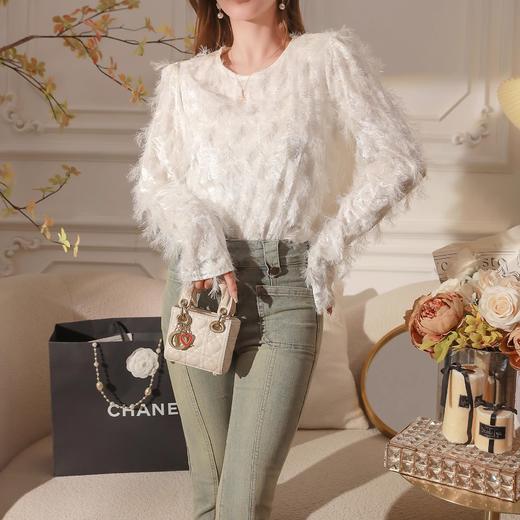 张心子【梦幻白羽】温柔风软糯长袖羽毛女秋季2023新款宽松套头上衣 U2309048 商品图0