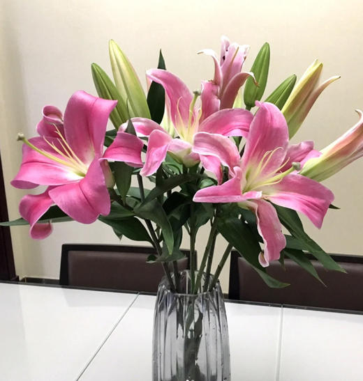 【罗宾百合】 百合 10支/扎 以实物为准 云南基地发货（价格已包含包装费用） 运费以实际为准，多退少补。 商品图2