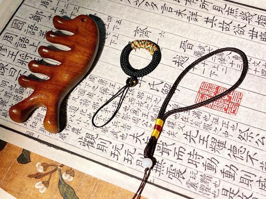 【家居百货】天然檀木仿生多功能经络按摩梳 商品图7