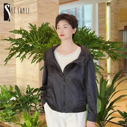 圣三利女装  轻松休闲暗纹字母连帽外套SL2032141 商品图0